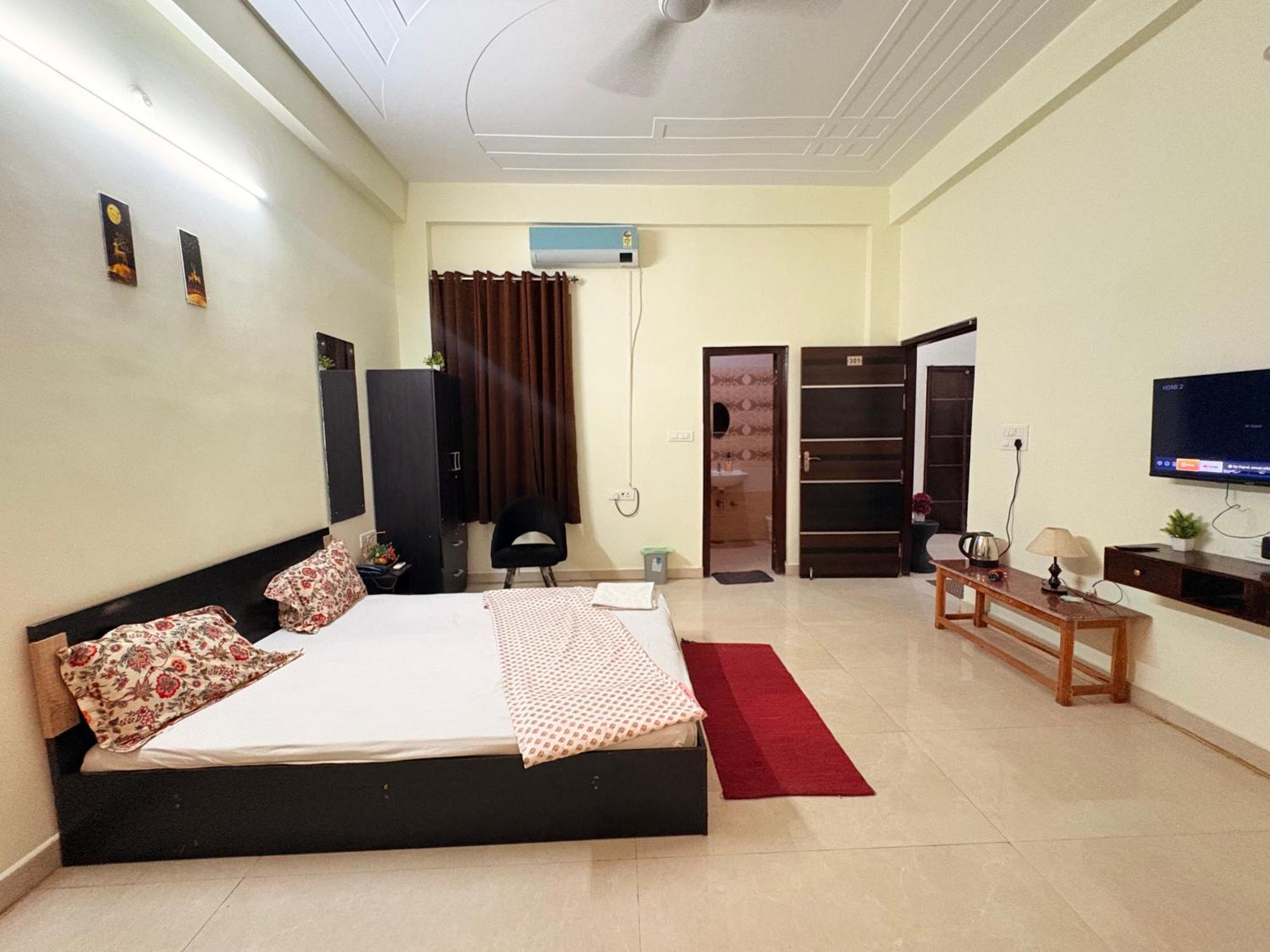 Atulyam Sushant Golf Homestay Lucknow